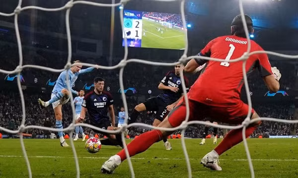 Man City nhẹ nhàng vào tứ kết Champions League