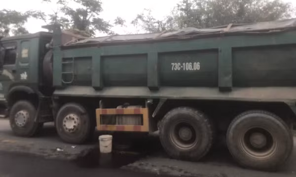 Va chạm với xe tải, nam thanh niên đi xe máy tử vong