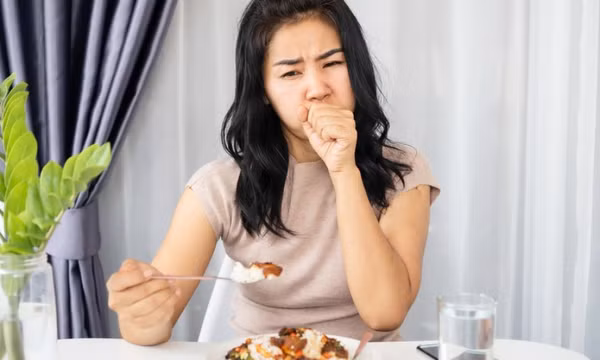 8 lời khuyên sau bữa ăn giúp giảm chứng ợ nóng