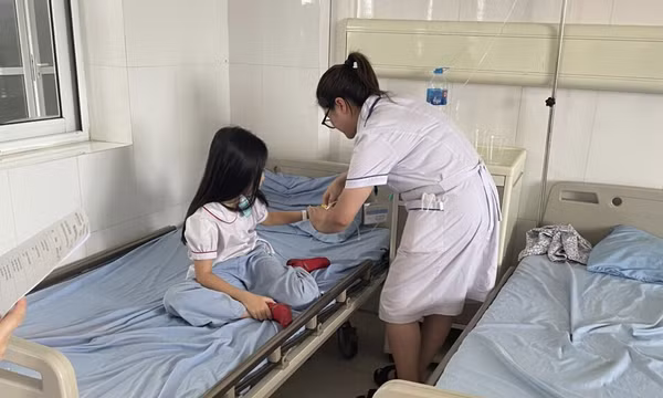 Cẩm Phả: Sức khỏe 33 học sinh tiểu học nghi ngộ độc thực phẩm đã ổn định