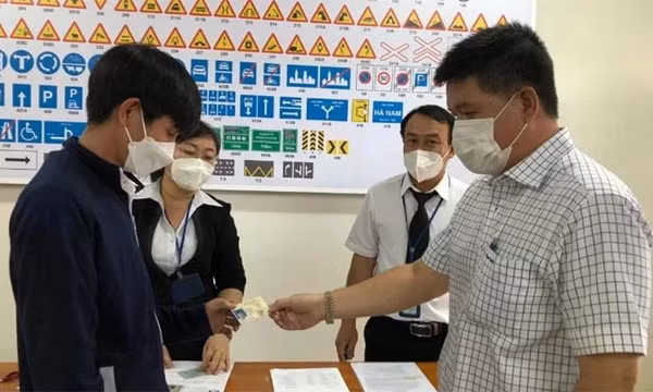 Bộ Y tế lên tiếng về thông tin 'bỏ giấy khám sức khỏe khi cấp bằng lái xe'