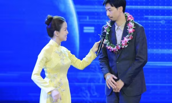 Rapper Đen Vâu: "Cảm ơn cuộc đời vì đã cho Đen có việc để làm"