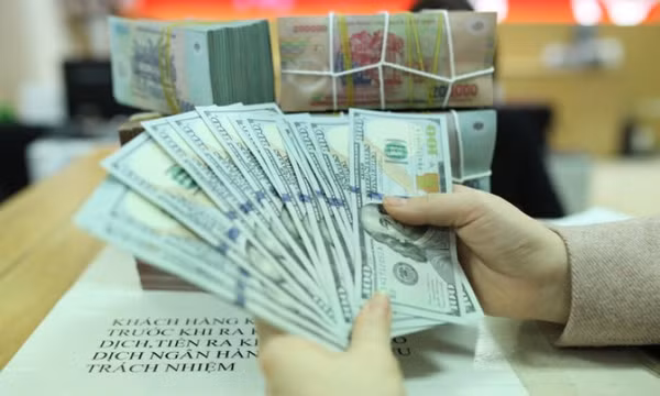 Giá USD 'chợ đen' tăng cao nhất từ trước đến nay