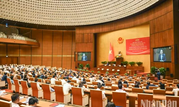 Quốc hội không ngừng đổi mới, sâu sát thực tiễn, đáp ứng yêu cầu cấp bách của thực tiễn