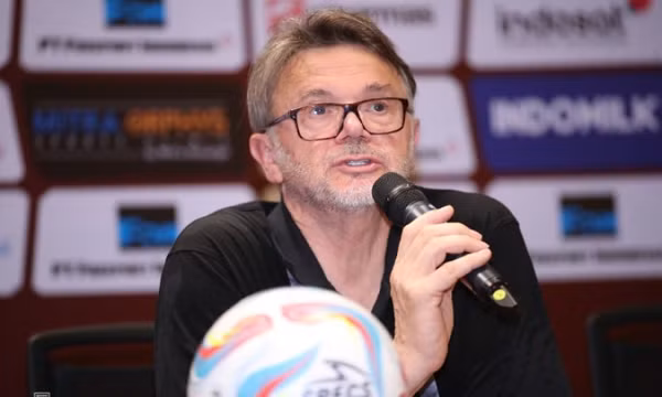HLV Troussier: 'Có nhiều điều lạc quan từ trận thua Indonesia'