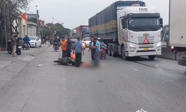 Xe máy va chạm xe container trên QL1 qua Nghệ An, cô gái trẻ tử vong thương tâm