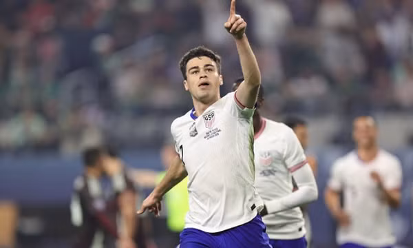 Gio Reyna nhận Quả bóng vàng CONCACAF