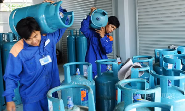 Từ 1/3, giá gas bán lẻ trong nước tăng từ 2.000 đồng/bình 12kg