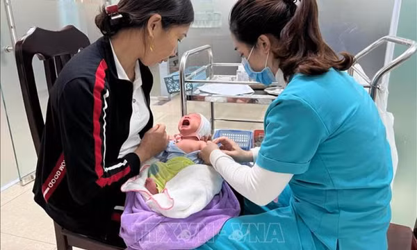 Trẻ mắc ho gà có những biểu hiện đặc trưng nào?