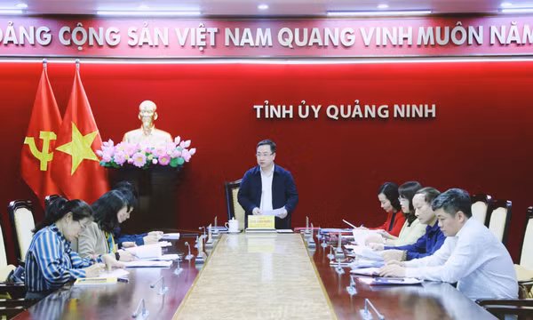 Nghe báo cáo tình hình triển khai mô hình "chi bộ bốn tốt", “đảng bộ cơ sở bốn tốt”
