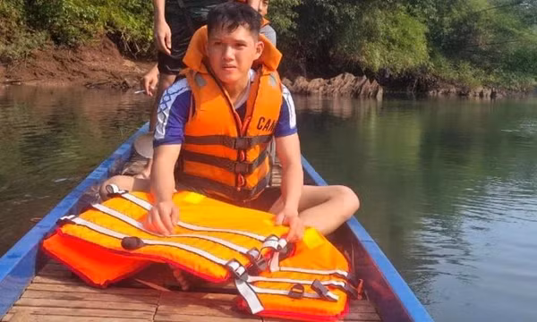 3 nữ sinh xuống lòng sông chơi gặp lúc thủy điện xả nước, cuốn trôi