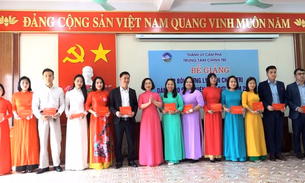 Cẩm Phả: Chủ động tạo nguồn phát triển đảng viên 