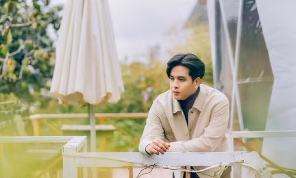 Hồ Quang Hiếu: Tôi dán tờ rơi lên cột điện, ra bến xe giới thiệu album của mình