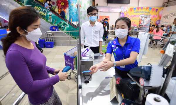 Bị phản ứng, Eximbank thay đổi chính sách thu phí với tài khoản 0 đồng