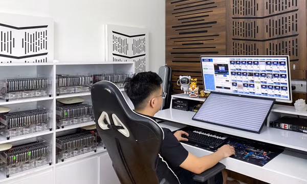 'Trang trại thao túng triệu view' trong mắt người nước ngoài
