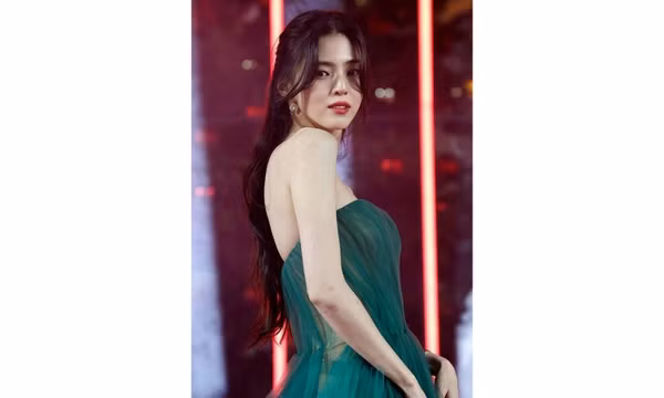Han So Hee đang mất hết lý trí
