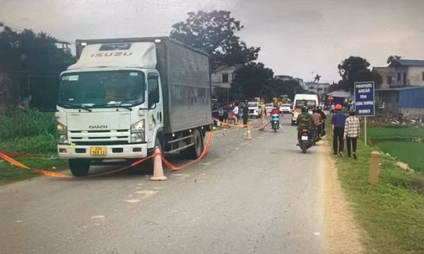 Tài xế xe tải ngủ gật, đâm tử vong người phụ nữ đi xe đạp ở Hòa Bình