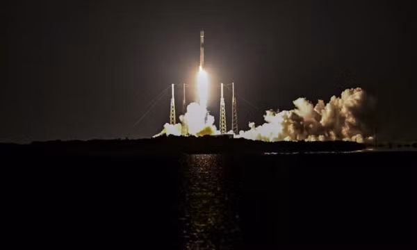 Công ty SpaceX phóng thêm 23 vệ tinh Internet Starlink vào không gian