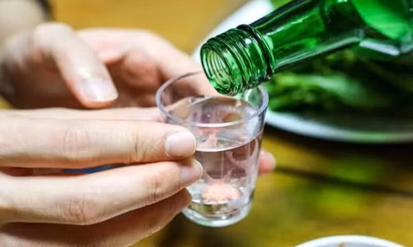 Uống nhiều rượu có làm ấm cơ thể?