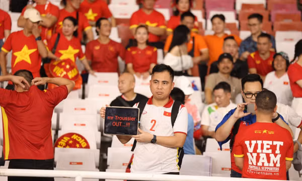Cổ động viên Việt Nam buồn lắm đấy!