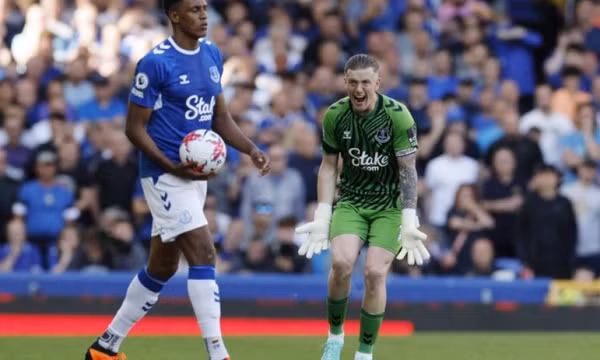 Leicester rớt khỏi Ngoại hạng Anh