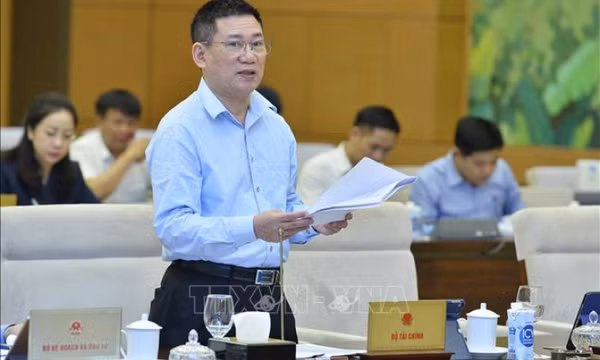 Ủy ban Thường vụ Quốc hội cho ý kiến về giảm thuế giá trị gia tăng