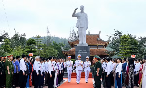 Thiêng liêng Lễ Thượng cờ Tổ quốc trên đảo Cô Tô
