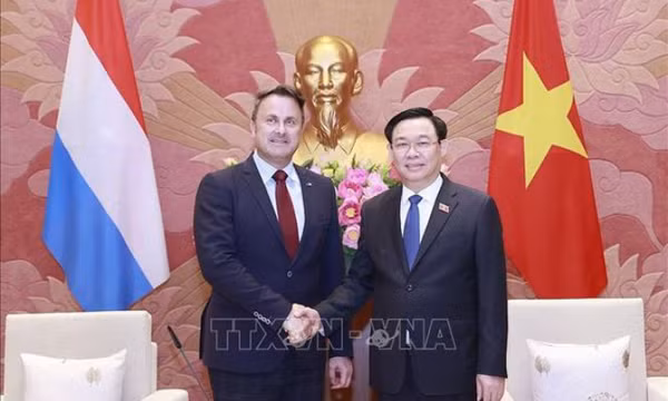 Chủ tịch Quốc hội Vương Đình Huệ hội kiến Thủ tướng Luxembourg Xavier Bettel