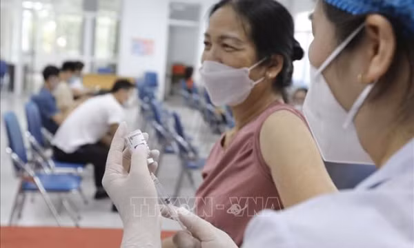 Chuẩn bị cho việc công bố hết dịch COVID-19 nhưng vẫn không được chủ quan