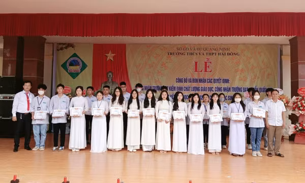 Trường THCS và THPT Hải Đông được công nhận Trường đạt chuẩn Quốc gia mức độ I