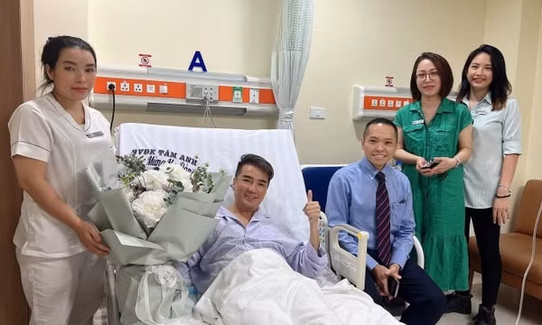 Đàm Vĩnh Hưng nhập viện, lên tiếng xin lỗi vì bắt buộc phải hủy show