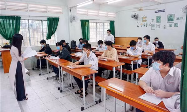 Kỳ thi tốt nghiệp THPT 2023: Thí sinh được mang theo những gì vào phòng thi?