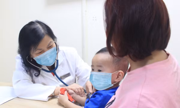 Vì sao trẻ dễ bị viêm amidan, viêm VA trong mùa hè