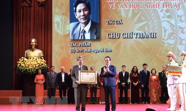 'Văn nghệ sỹ đóng vai trò then chốt, gìn giữ và phát triển văn hóa'