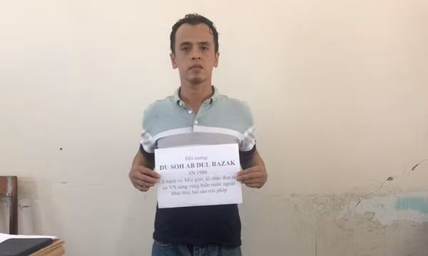 Bắt giữ đối tượng môi giới tàu cá ra vùng biển nước ngoài khai thác hải sản trái phép