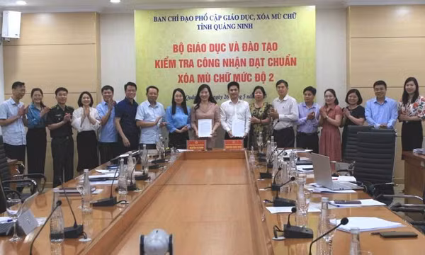 Tỉnh Quảng Ninh đạt chuẩn xoá mù chữ mức độ 2