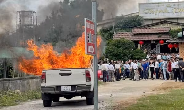 Nổ ôtô, một người chết