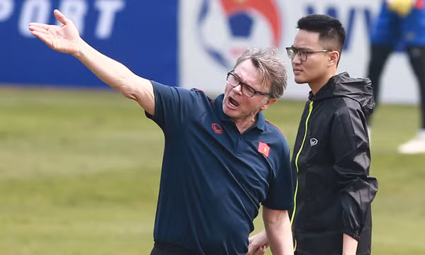 Danh sách tuyển Việt Nam: HLV Philippe Troussier gây bất ngờ