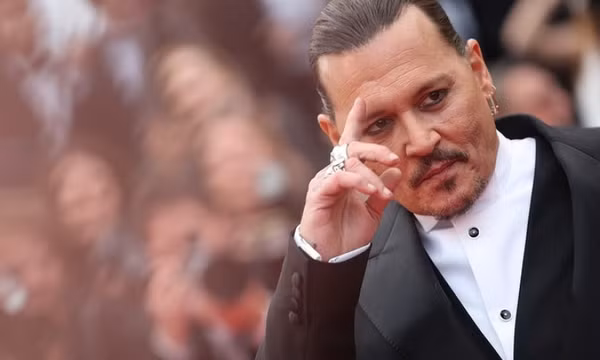 Johnny Depp được săn đón ở Cannes như chưa từng bị tẩy chay