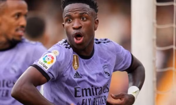 Chủ tịch FIFA lên án vụ Vinicius bị tấn công
