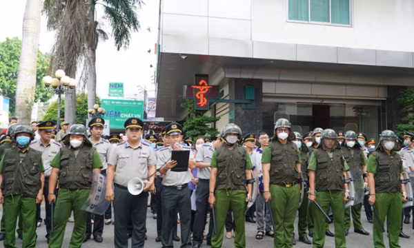 Gần 400 người cưỡng chế Bệnh viện Anh Minh