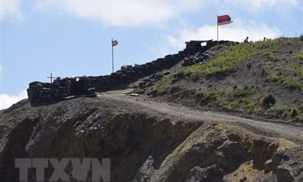 Armenia tố Azerbaijan bắn pháo và súng cối vào các vị trí đóng quân