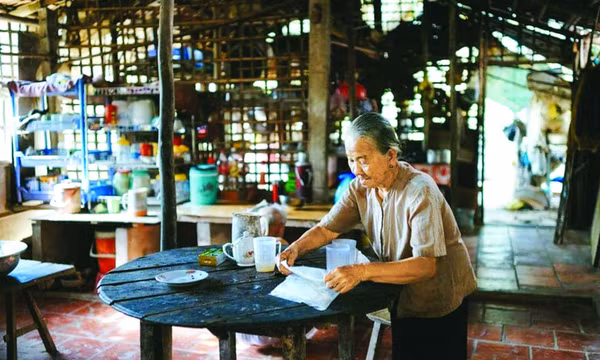 Nhân Ngày của mẹ: Nghìn năm nữa, tôi vẫn là đứa trẻ (*)