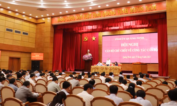 Đổi mới toàn diện, đồng bộ trong công tác cán bộ