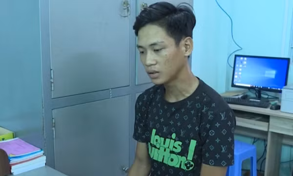 Dụ bé gái làm quen qua mạng “ăn trái cấm”