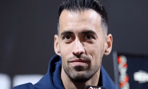 Busquets chia tay Barca