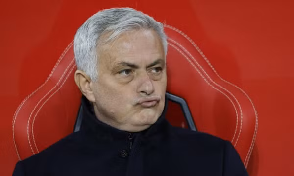 Mourinho sẵn sàng dẫn dắt PSG