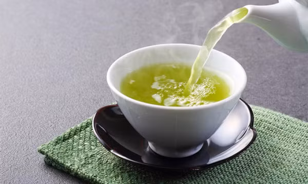 Những người không nên uống trà xanh