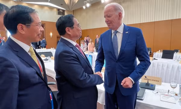Thủ tướng Phạm Minh Chính gặp Tổng thống Hoa Kỳ Joe Biden tại Hội nghị G7 mở rộng