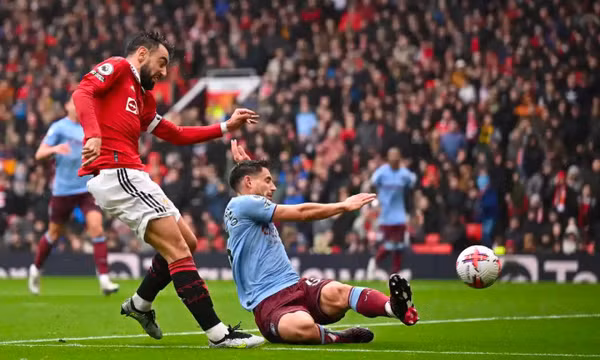 Man Utd giải mã thành công Aston Villa